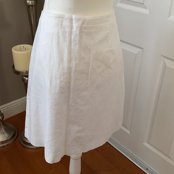 Button Down linen mini skirt - Picture 2 of 4